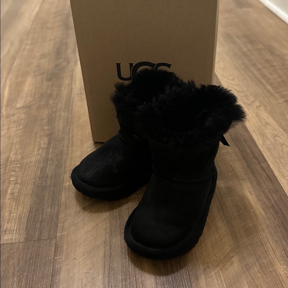 Baby Uggs size 7